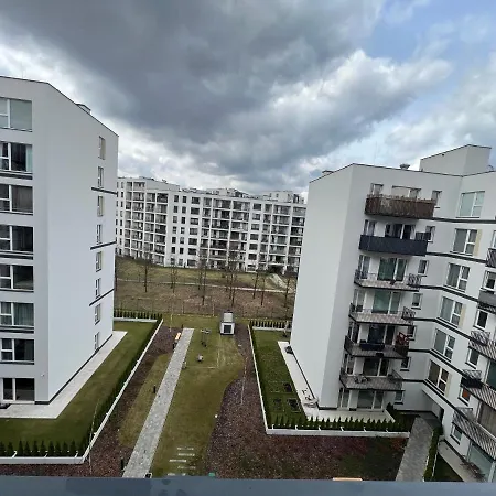 Biznes Metro Bielany 아파트 *